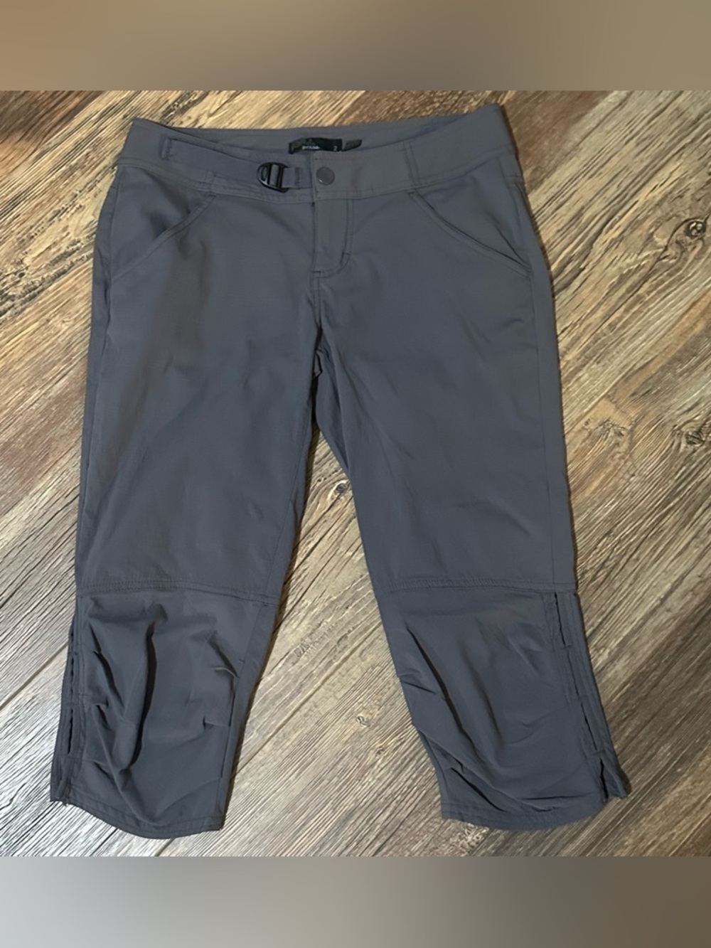 PRAna gray nylon blend hiking cropped pants women’s 2 adjustable belt Capri
